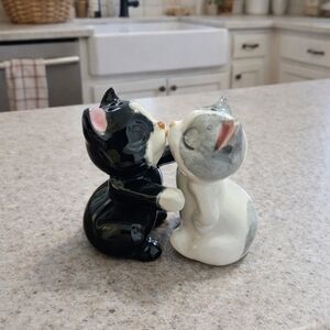 Cat Salt and Pepper Shakers